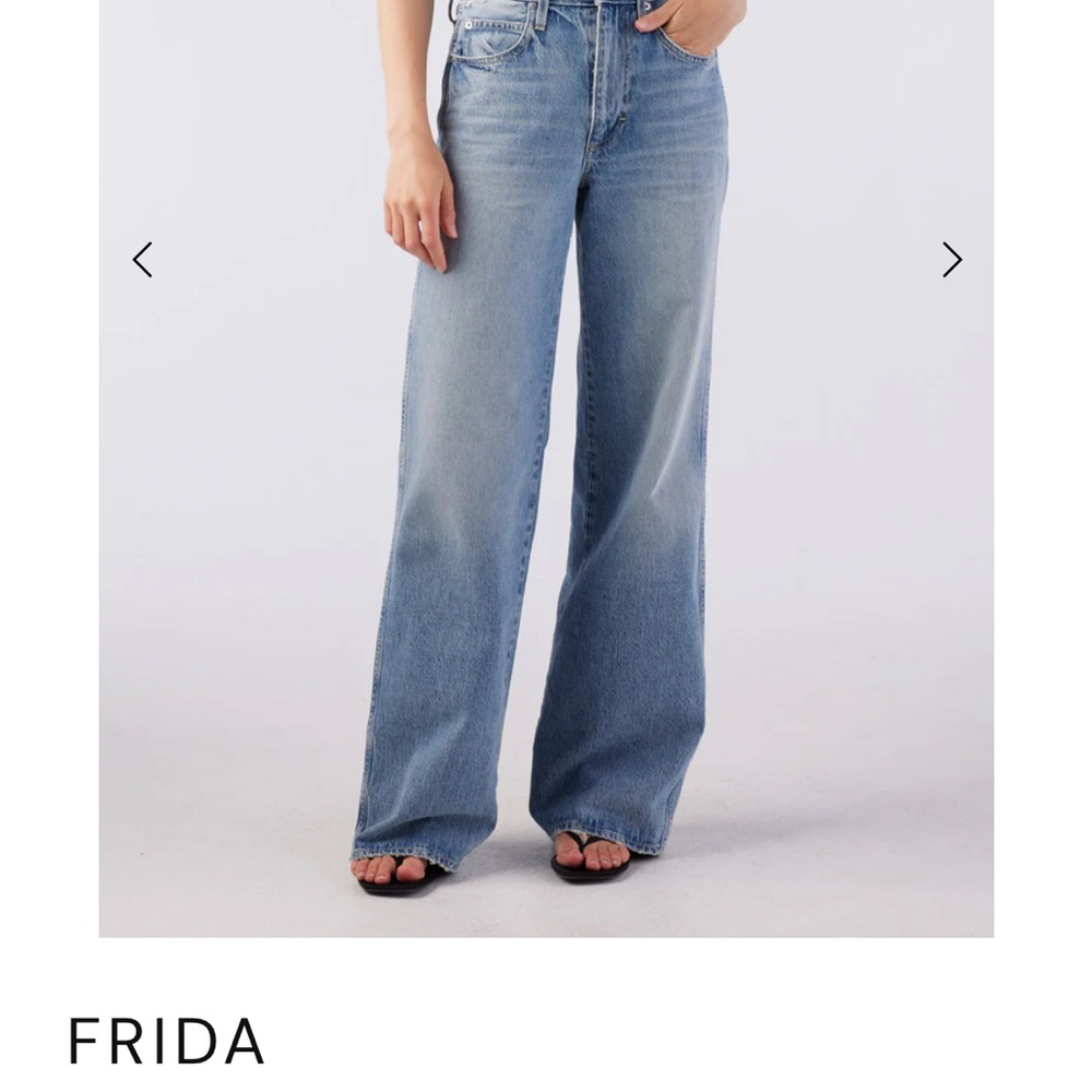 AMO High-Rise Light Blue Vintage-Wash Jeans